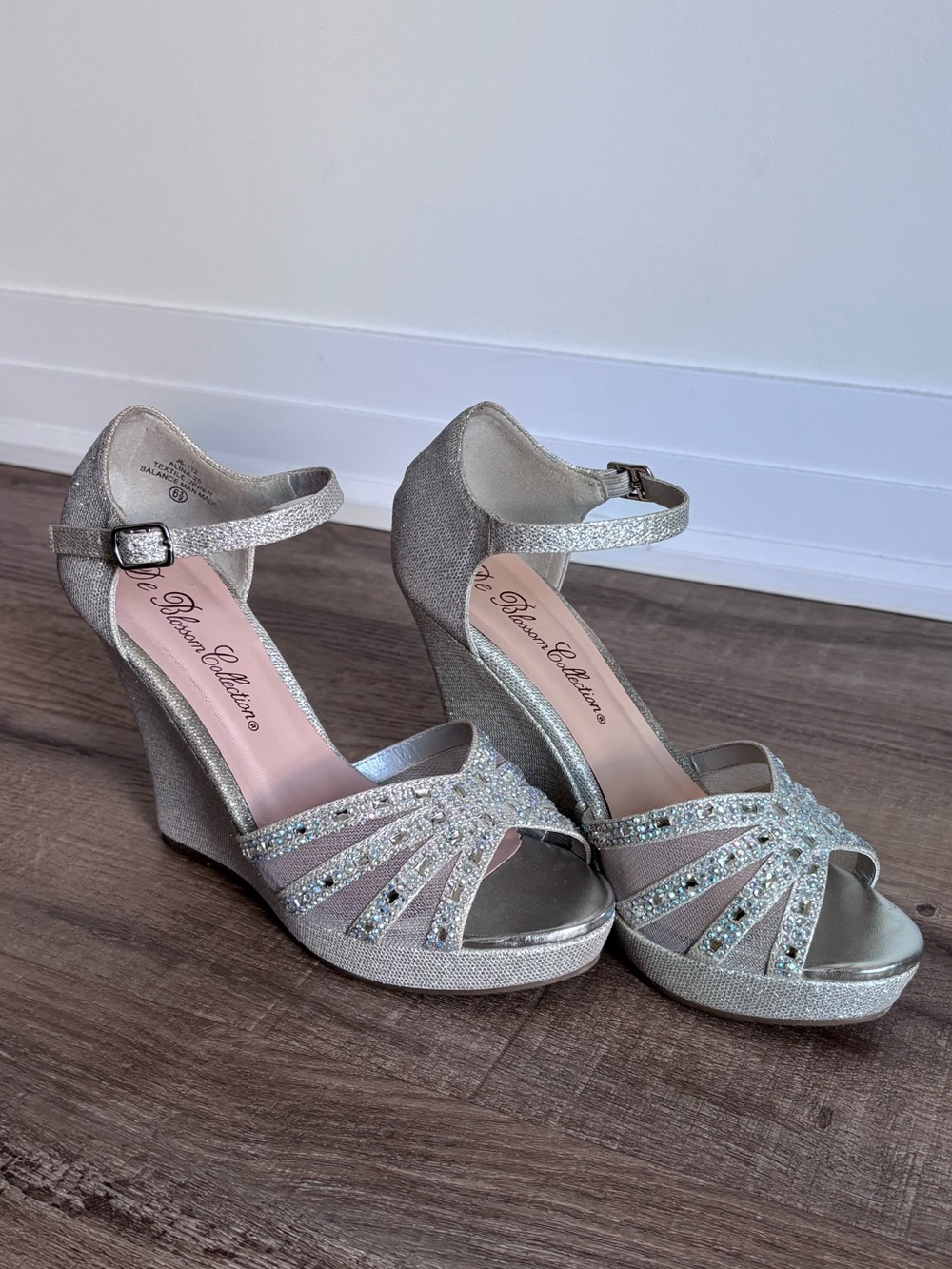 De Blossom Collection Sparkling Silver Wedges 4”